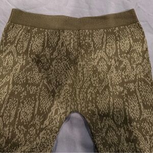 Black & Gray Snakeskin print leggings Size S/M